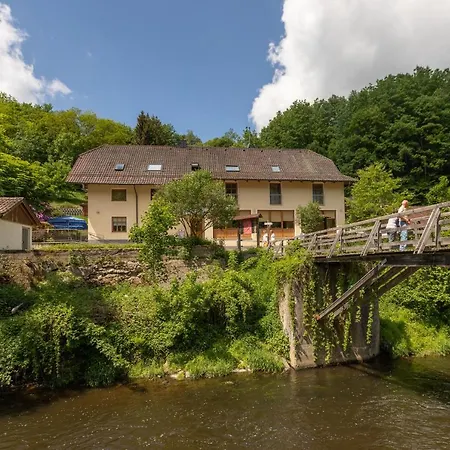 Zur Triftsperre 2*